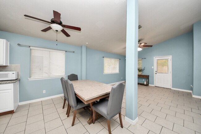 Building Photo - 20919 New Leaf Ct