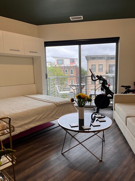 Building Photo - 2550 17th St NW