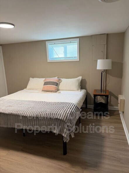 Building Photo - 2203 Maywood St