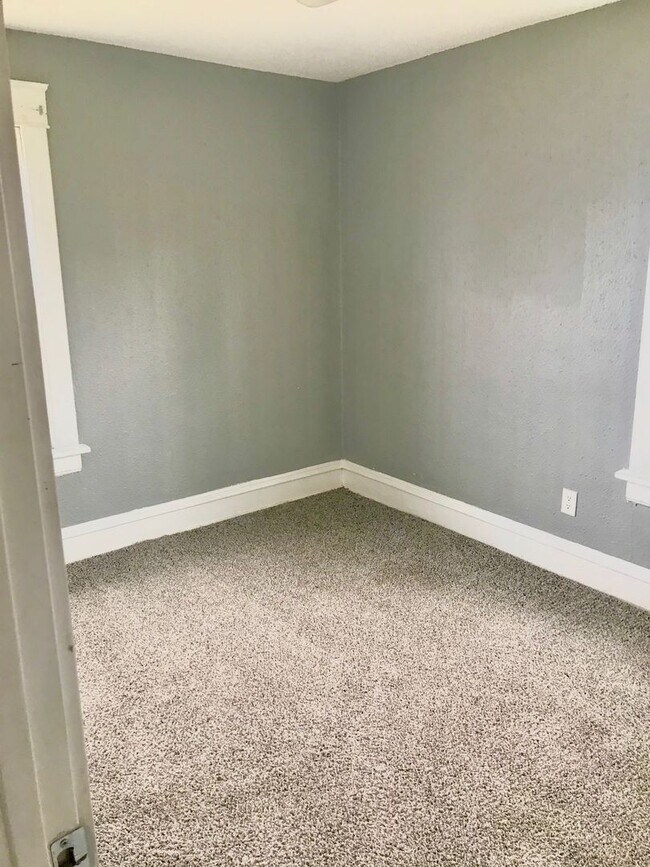 Building Photo - 4121/4123 7th Avenue