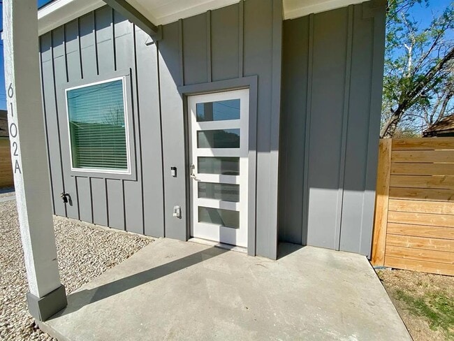 Building Photo - 6102 Caddie St