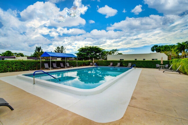 Building Photo - 219 Lake Meryl Dr