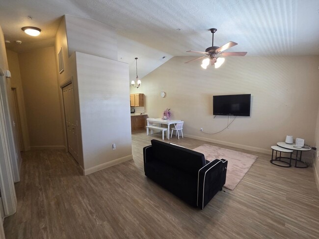 Building Photo - FURNISHED Famale Roomate Opportunity