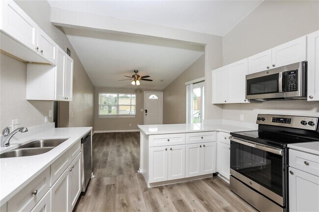 Building Photo - 2428 S Maple Ave