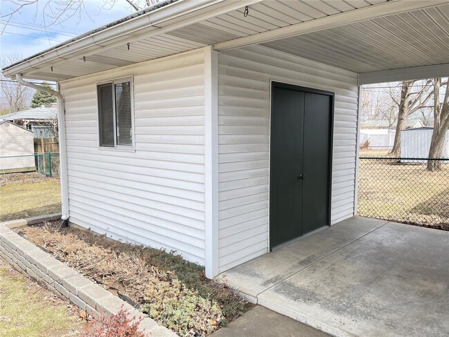 Building Photo - 3907 Memorial Dr