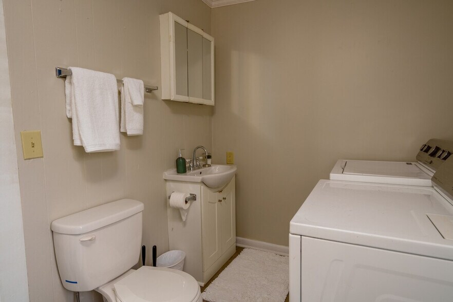 Building Photo - 421 Pennsylvania Ave