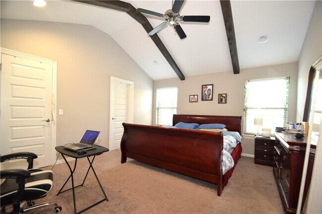 Building Photo - 3609 SW Mistletoe Ave