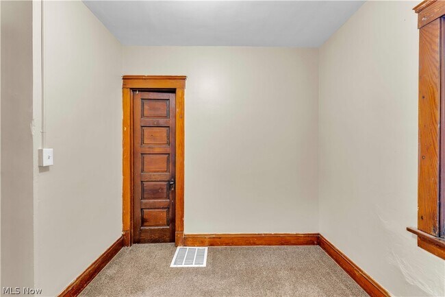 Building Photo - 3617 E 57th St