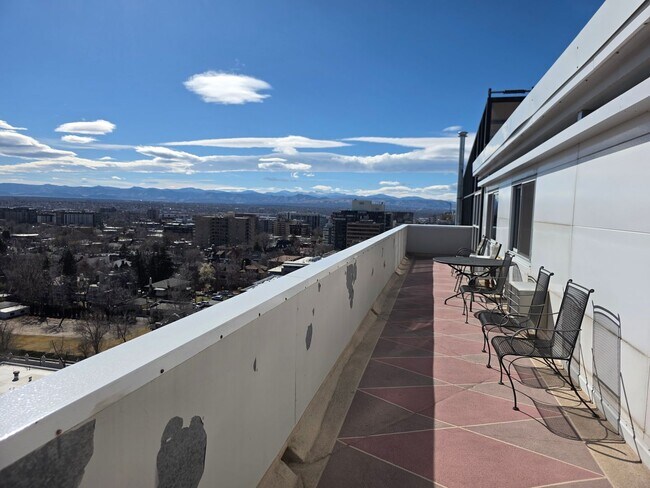 Building Photo - Location, Location… and Absolutely Incredible Views!