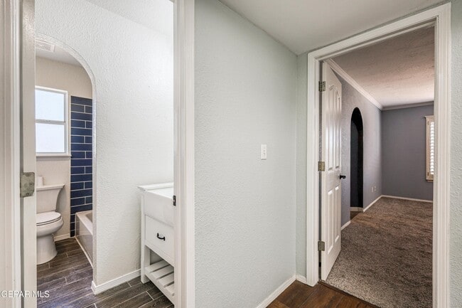 Building Photo - 6821 Pearl Ridge Dr