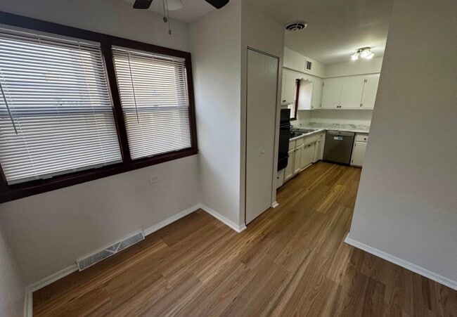 Building Photo - 725 Brummel St