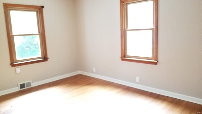 Building Photo - 1025 Hillcrest Rd