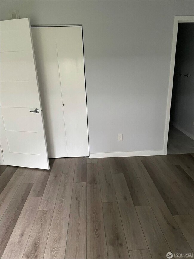 Building Photo - 2bd/1.75ba Mercer Island Condo