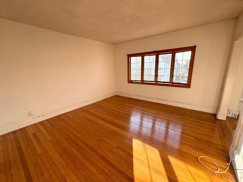Building Photo - 26 Upham St