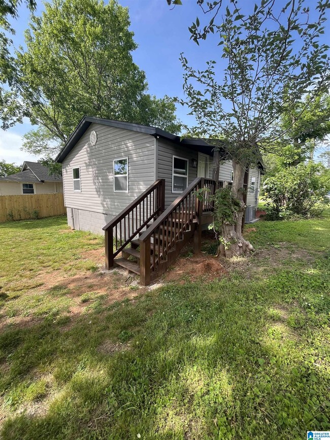 Building Photo - 8417 Thomas Ave
