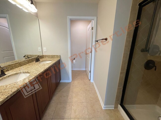 Building Photo - Great Location! Elegant 3 Story 4 Bedroom ...