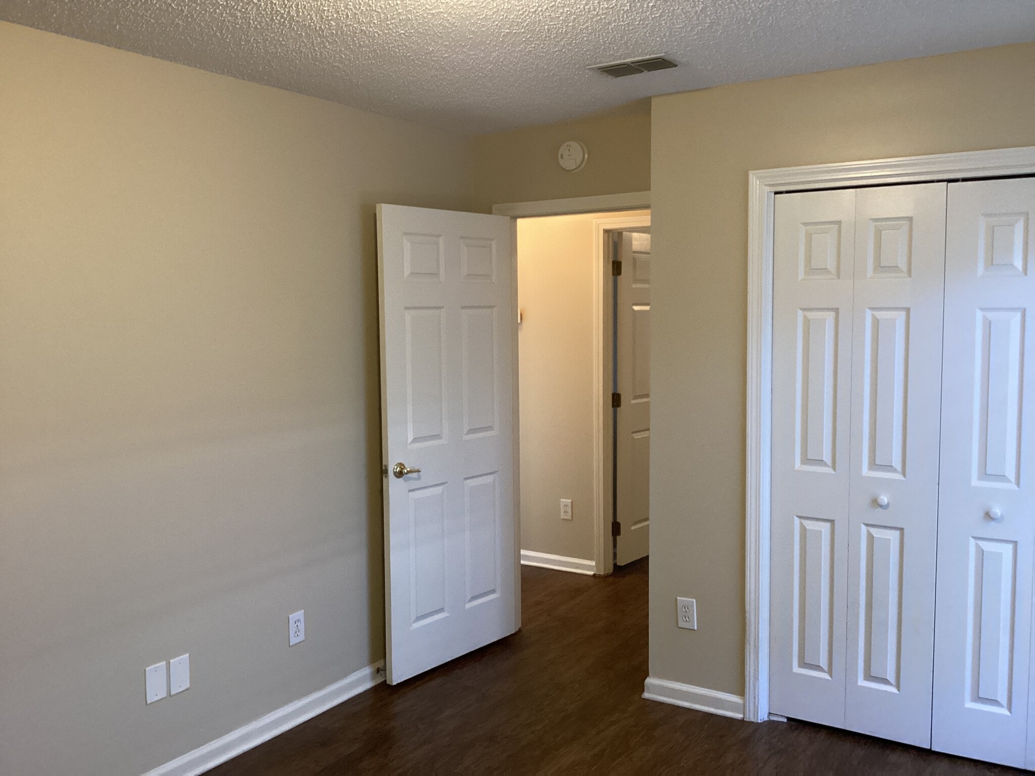 Building Photo - 468 Hillside Dr