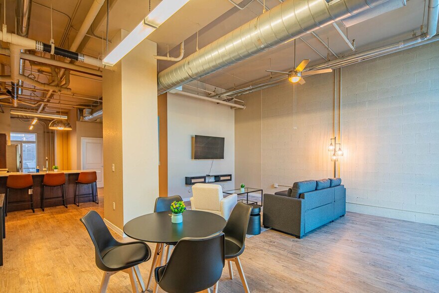 Building Photo - 1275 E University Dr