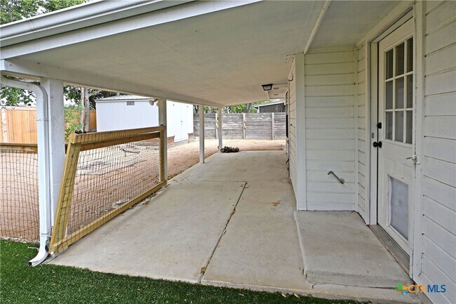 Building Photo - 953 River Bank