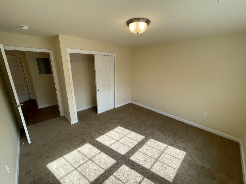 Building Photo - 540 Northend Dr