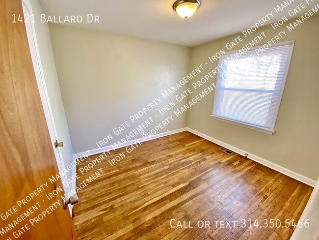 Building Photo - 1421 Ballard Dr