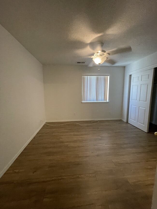 Building Photo - 2900 Vista Del Rey NE