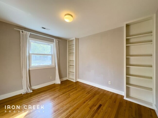 Building Photo - 12 Chateau Pl