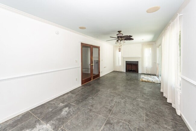 Building Photo - 3347 Walter Dr