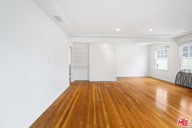 Building Photo - 4753 Saloma Ave