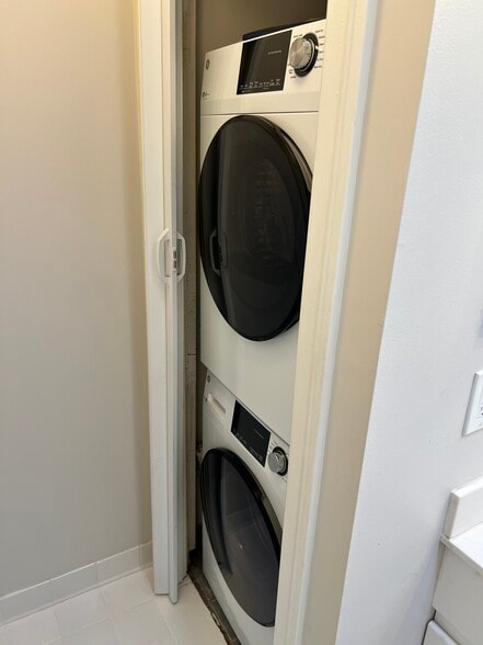 Laundry - 4820 Hampden Ln