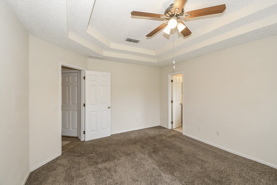Building Photo - 12710 Dunns View Dr