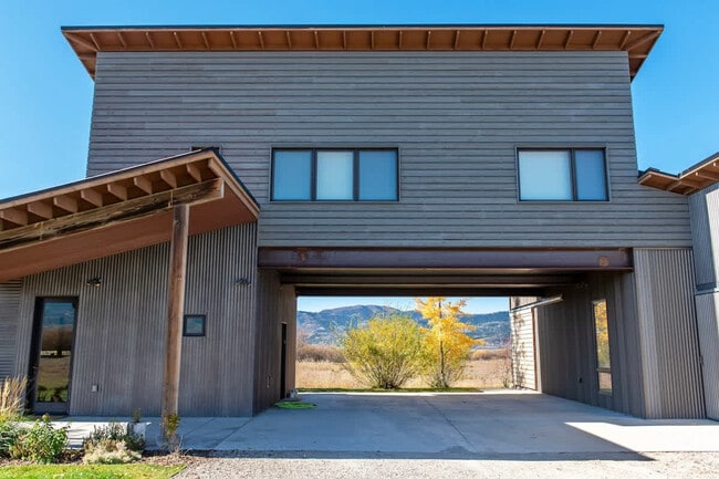 Building Photo - 5420 S 2000 W