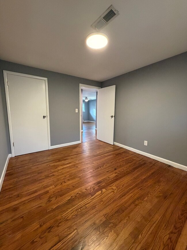 Building Photo - Clifton Place