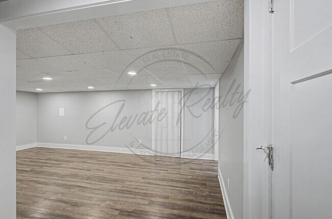 Building Photo - 1020 Buck Dr