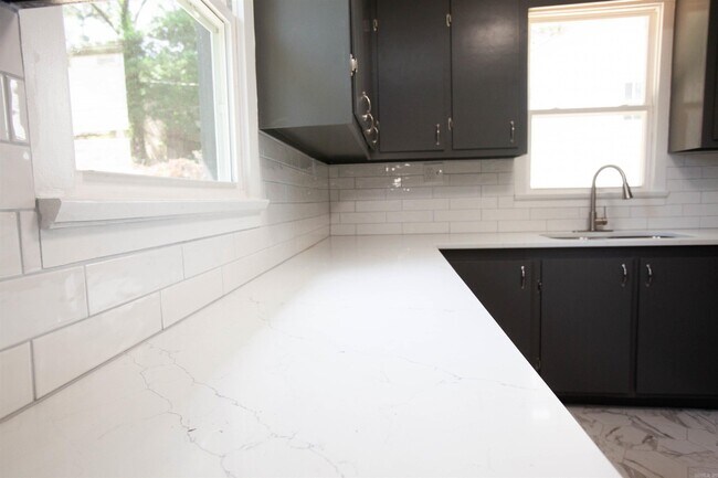 Building Photo - 116 Beechwood St