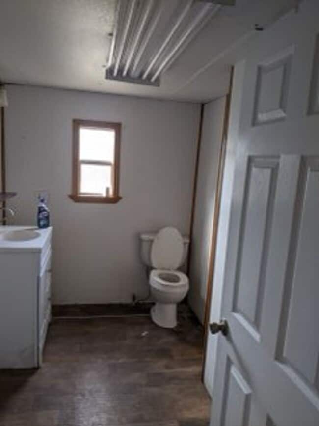 Building Photo - Come take a look at this 2-bedroom 1-bathroom in New Blaine.