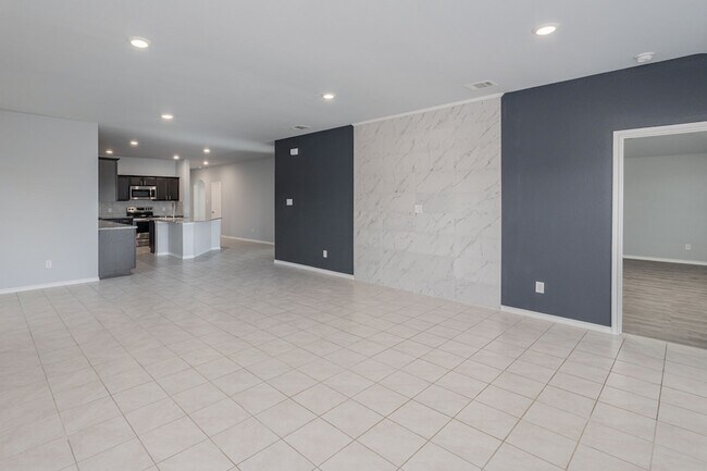 Building Photo - 811 Emerald Dr