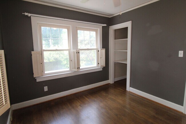 Building Photo - December FREE On This 3 Bedroom 1.5 Bath Home Just Minutes From Brookside