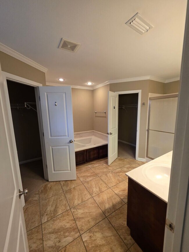 Building Photo - Available January!