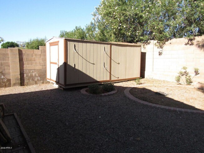 Building Photo - Fantastic 3 Bedroom/2 Bath Single Level Home & NO HOA!  Schedule a Showing Today!