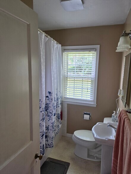 Bathroom #1 - 1730 Morey Ave