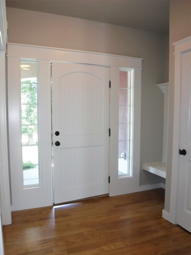 Building Photo - Beautiful 3 bed 2.5 bath home in the Cobblefield Crossing Subdivision in Meridian.
