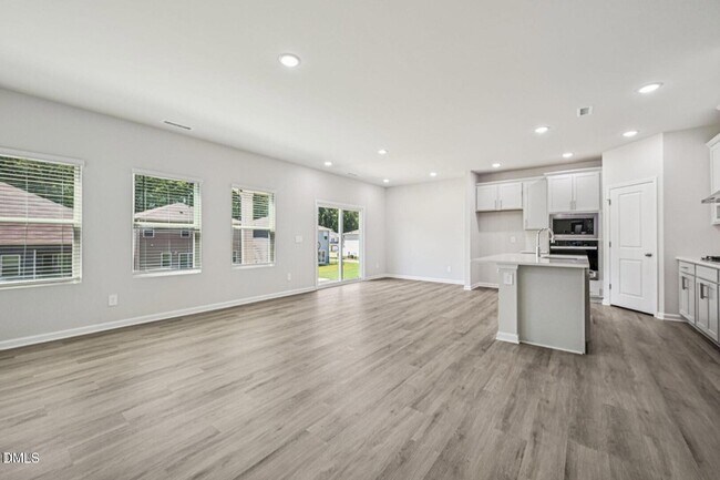 Building Photo - 721 Deschutes Dr