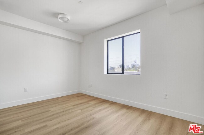 Building Photo - 1822 Overland Ave