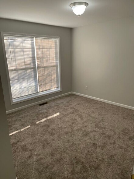 Building Photo - 828 Mulberry Dr