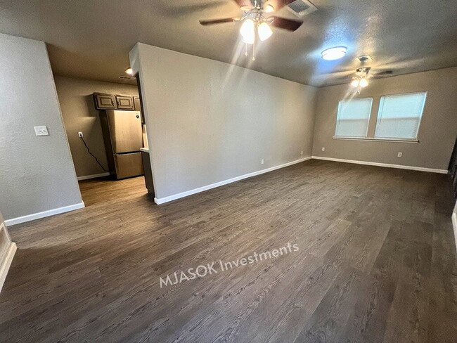 Building Photo - Renovated 4-Bed, 2-Bath Near Fort Sill — Fenced Yard & Carport