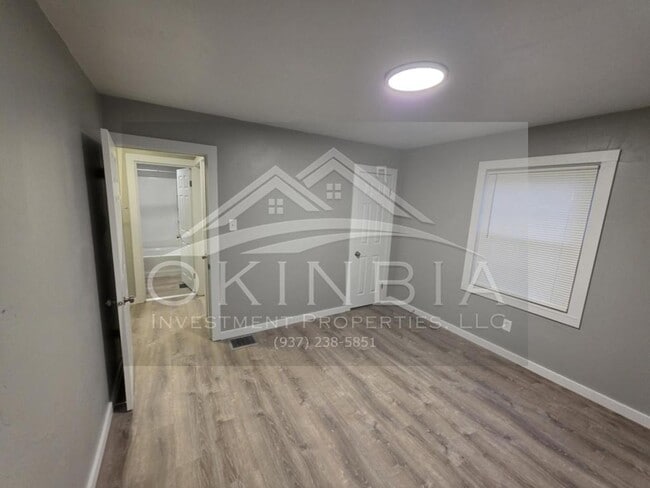 Building Photo - 323 Verona Rd