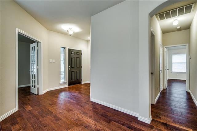 Building Photo - 811 Creekside Dr