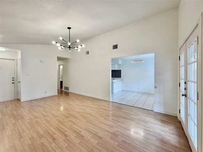 Building Photo - 1423 W Braker Ln