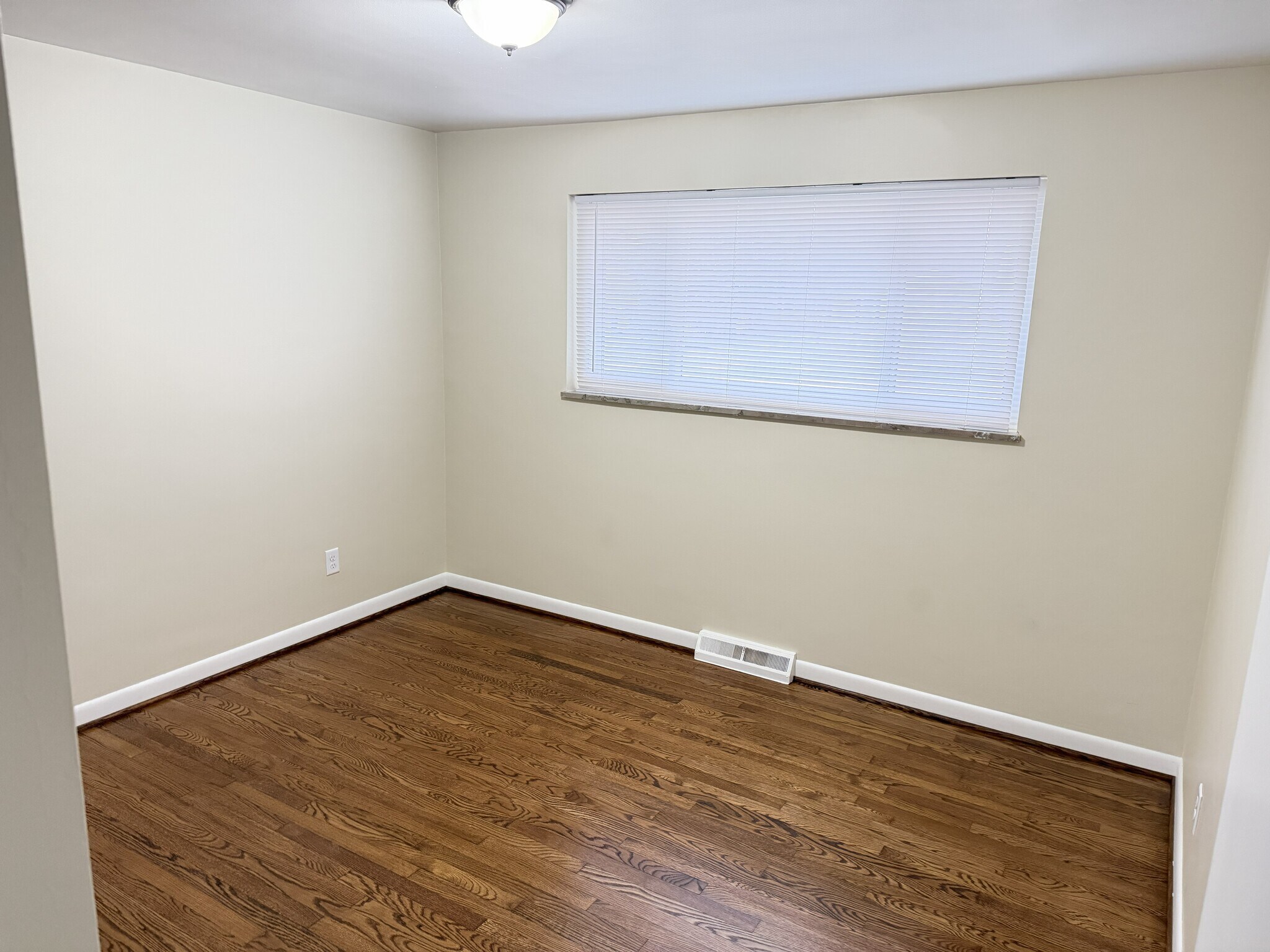 Building Photo - 6930 Euclid Ave